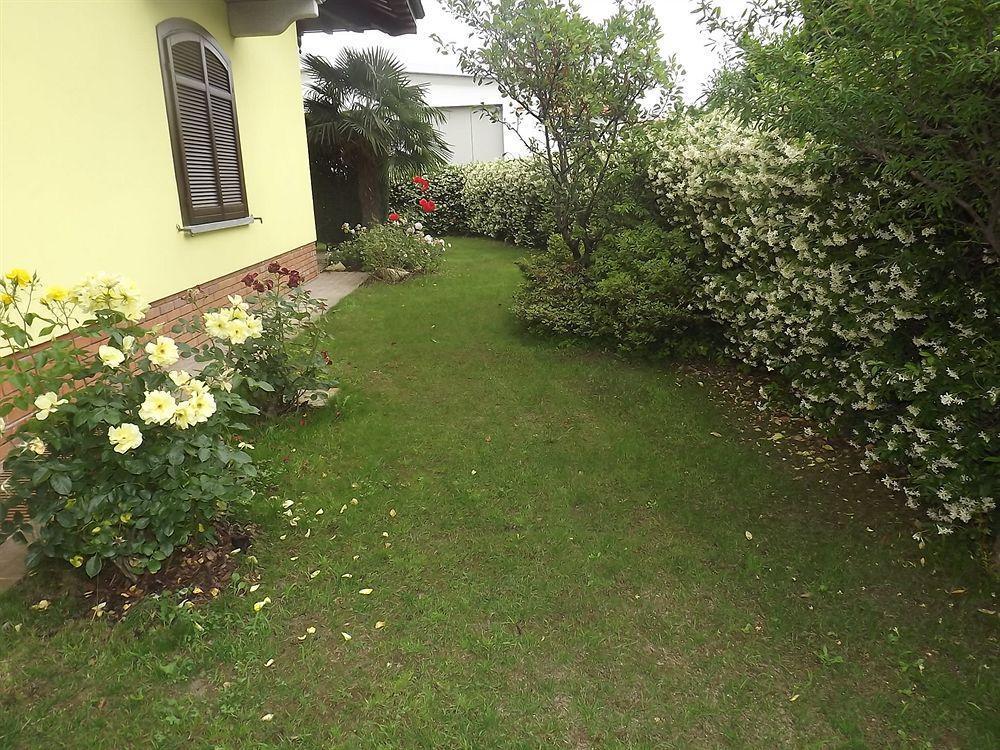 Il Gelsomino Bed & Breakfast Ferno Bagian luar foto