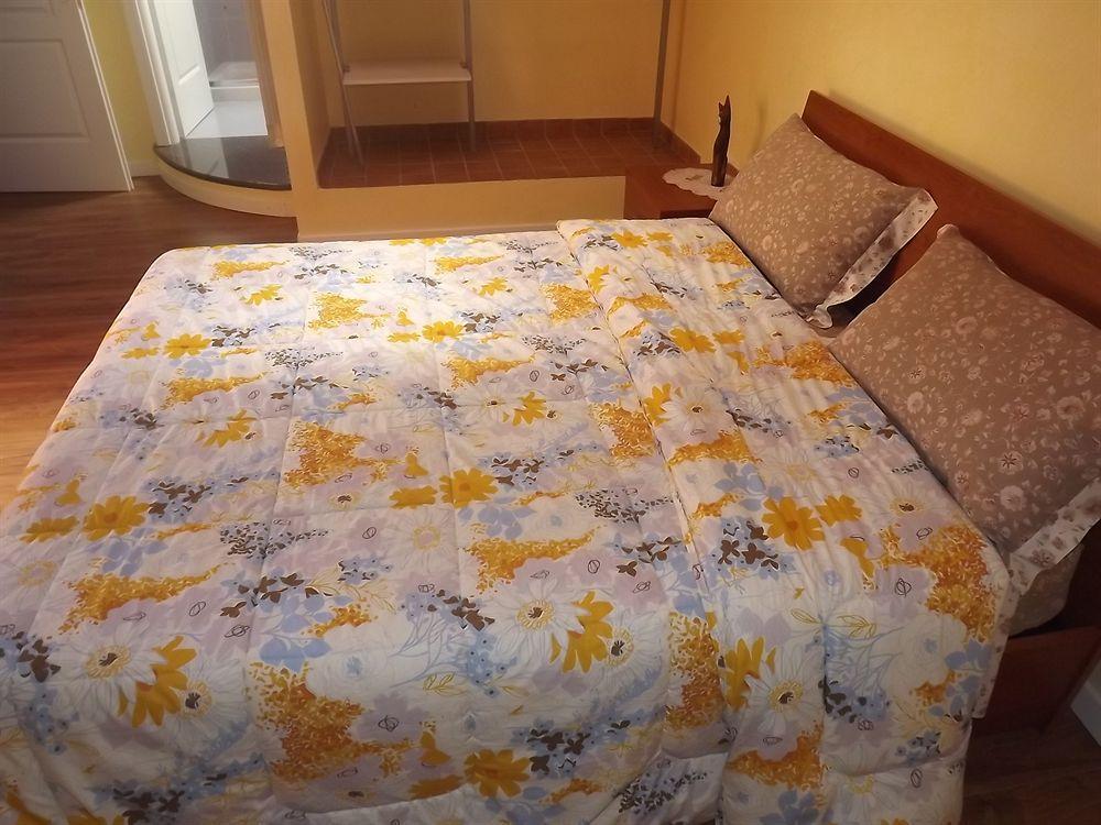 Il Gelsomino Bed & Breakfast Ferno Bagian luar foto
