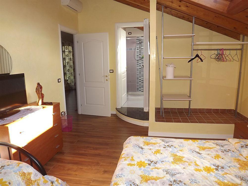 Il Gelsomino Bed & Breakfast Ferno Bagian luar foto