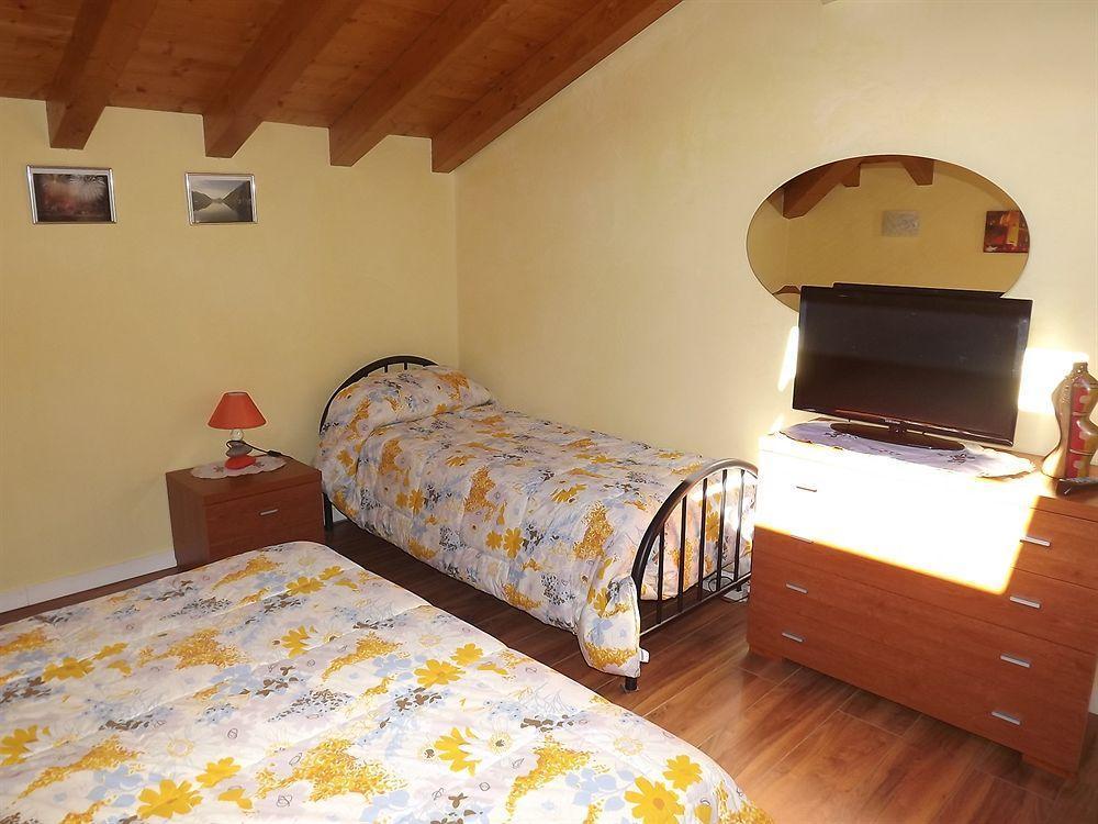 Il Gelsomino Bed & Breakfast Ferno Bagian luar foto