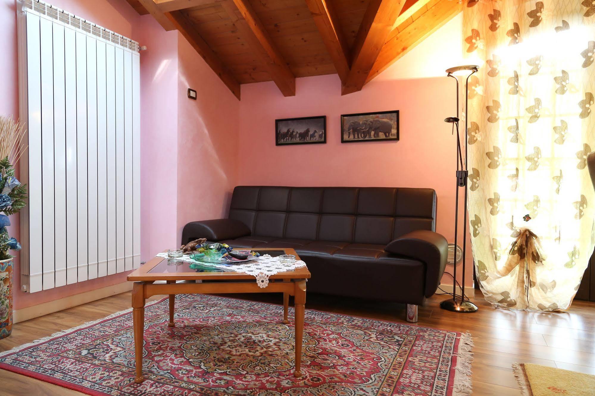 Il Gelsomino Bed & Breakfast Ferno Bagian luar foto