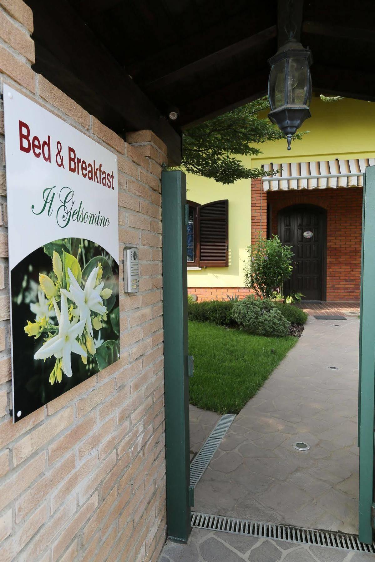 Il Gelsomino Bed & Breakfast Ferno Bagian luar foto