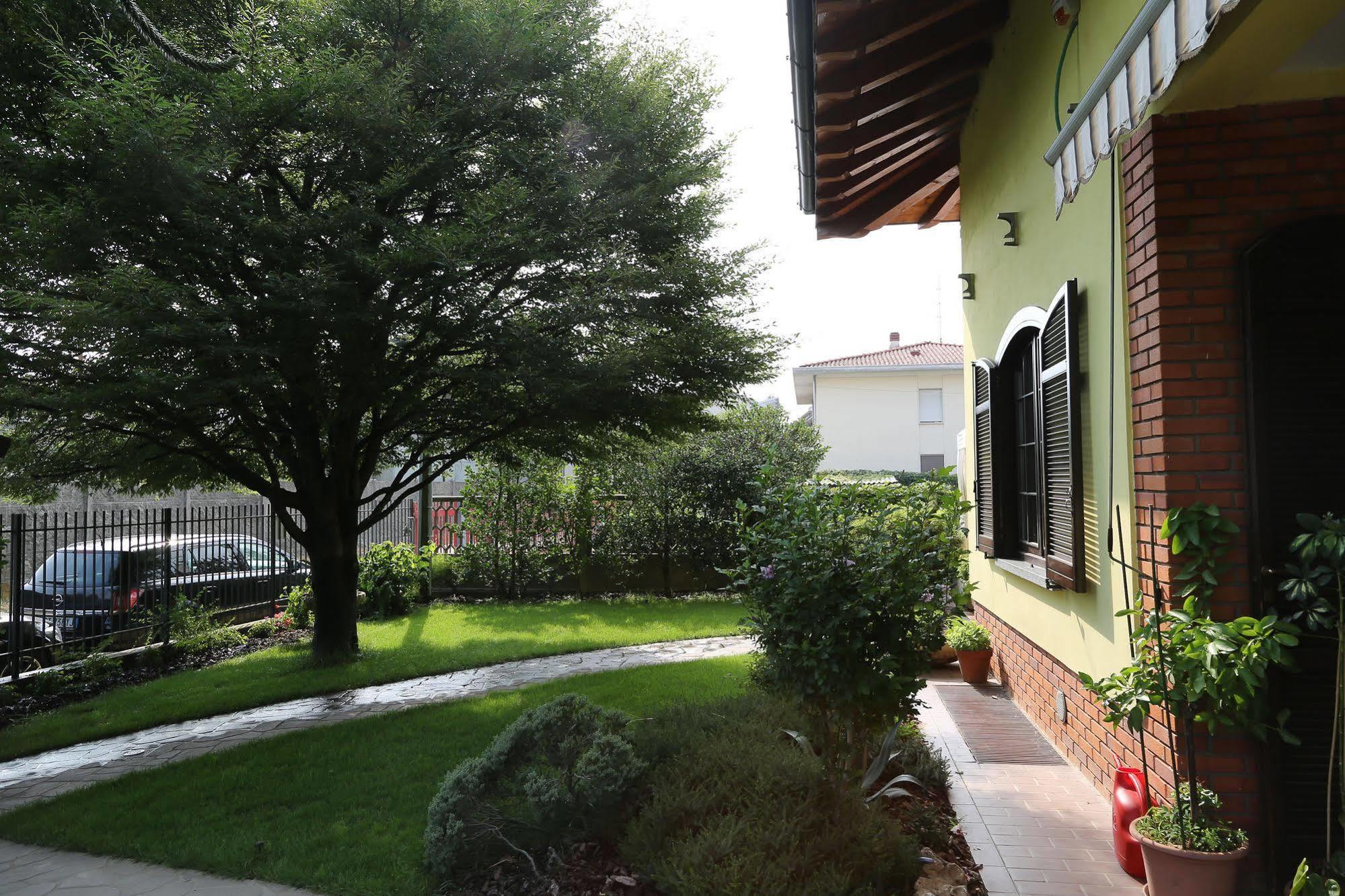 Il Gelsomino Bed & Breakfast Ferno Bagian luar foto